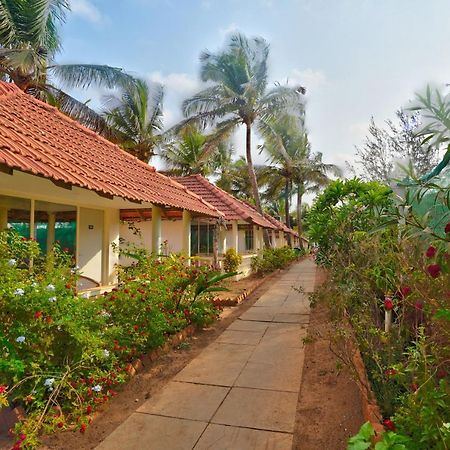 Morjim Holiday Beach Resort Exterior photo