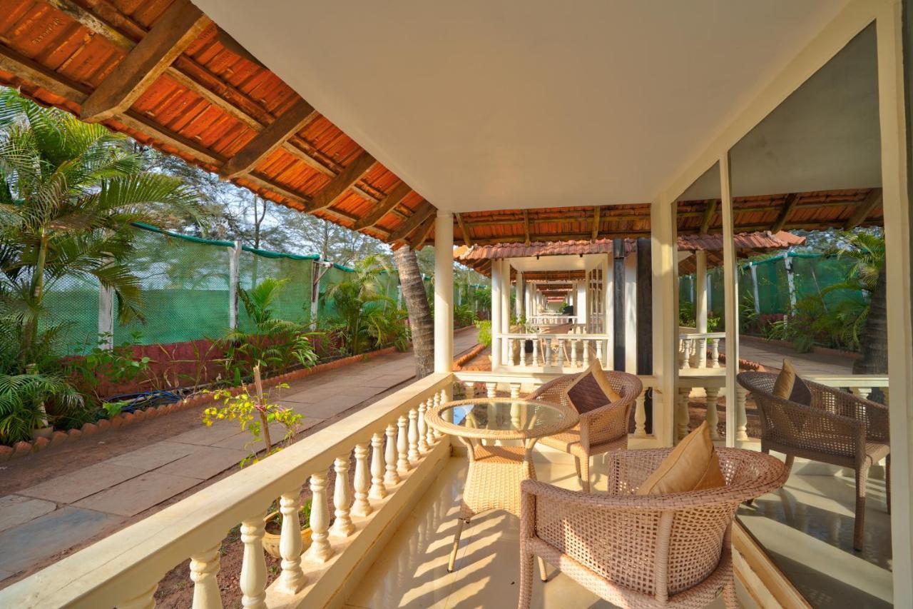 Morjim Holiday Beach Resort Exterior photo