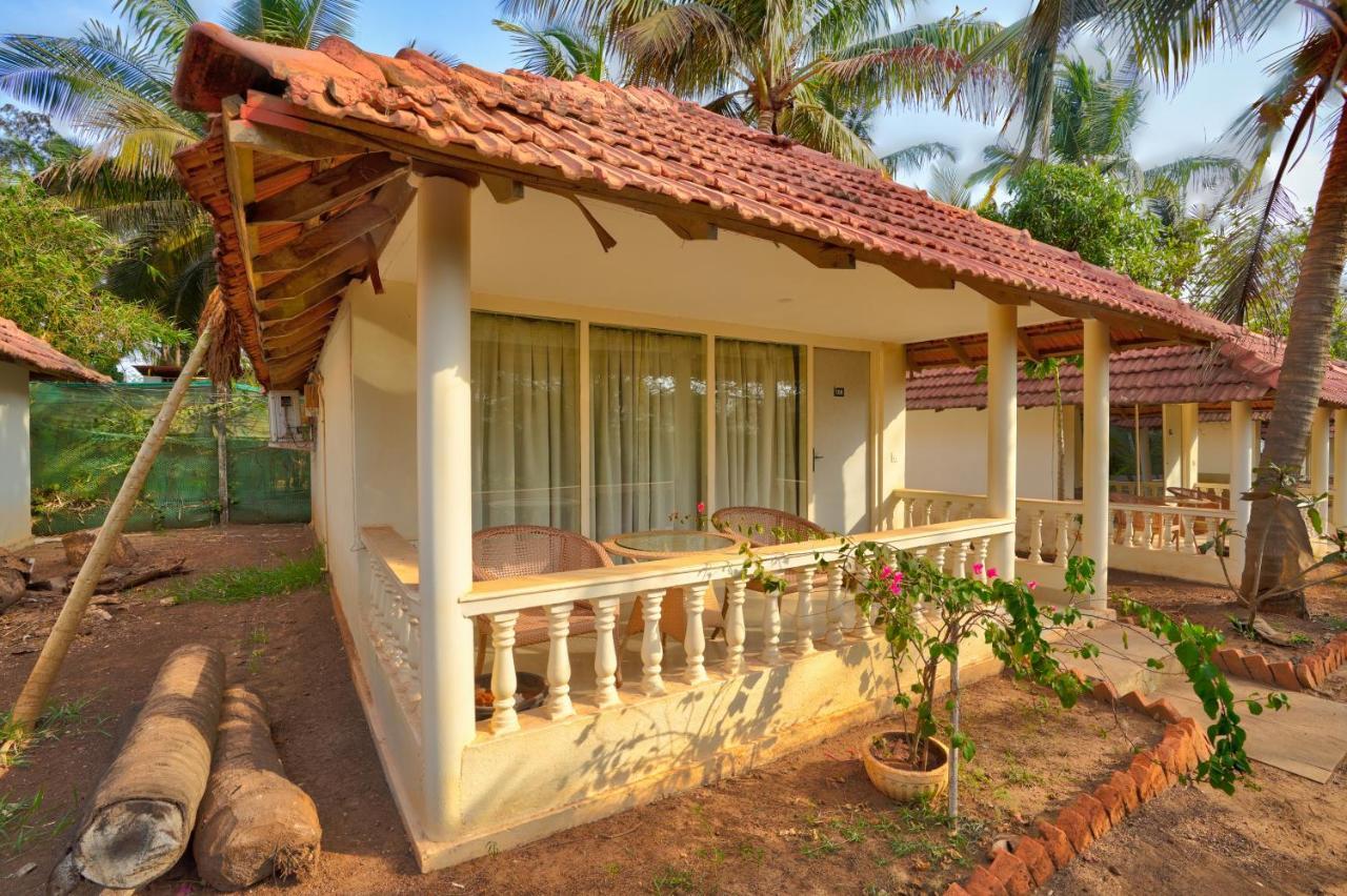 Morjim Holiday Beach Resort Exterior photo