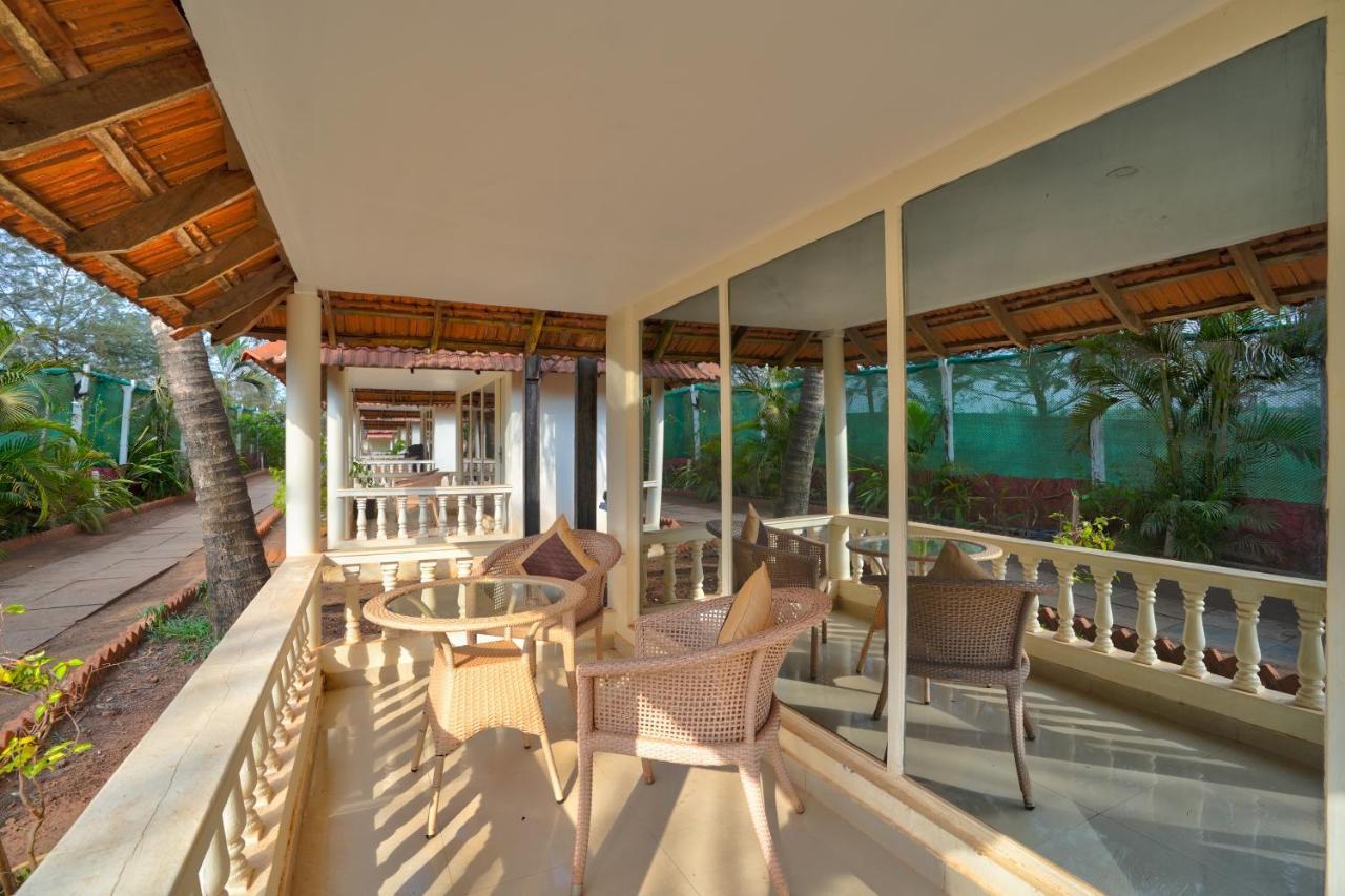 Morjim Holiday Beach Resort Exterior photo