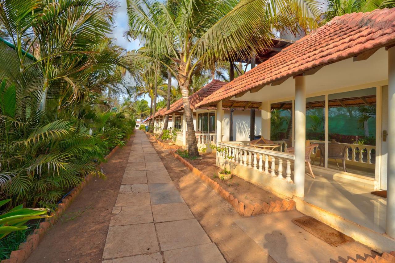 Morjim Holiday Beach Resort Exterior photo