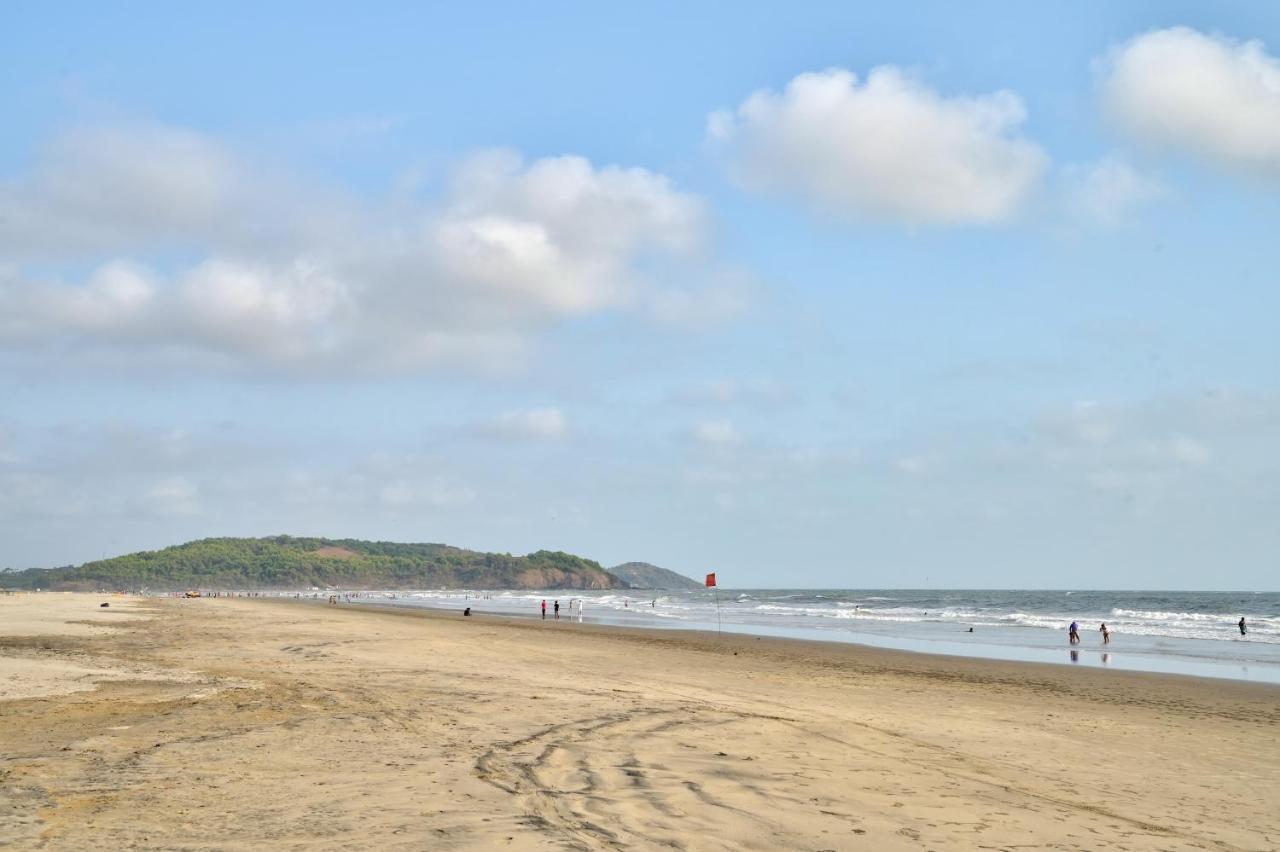 Morjim Holiday Beach Resort Exterior photo