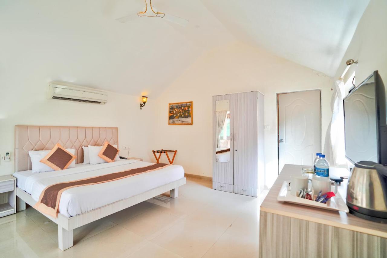Morjim Holiday Beach Resort Exterior photo