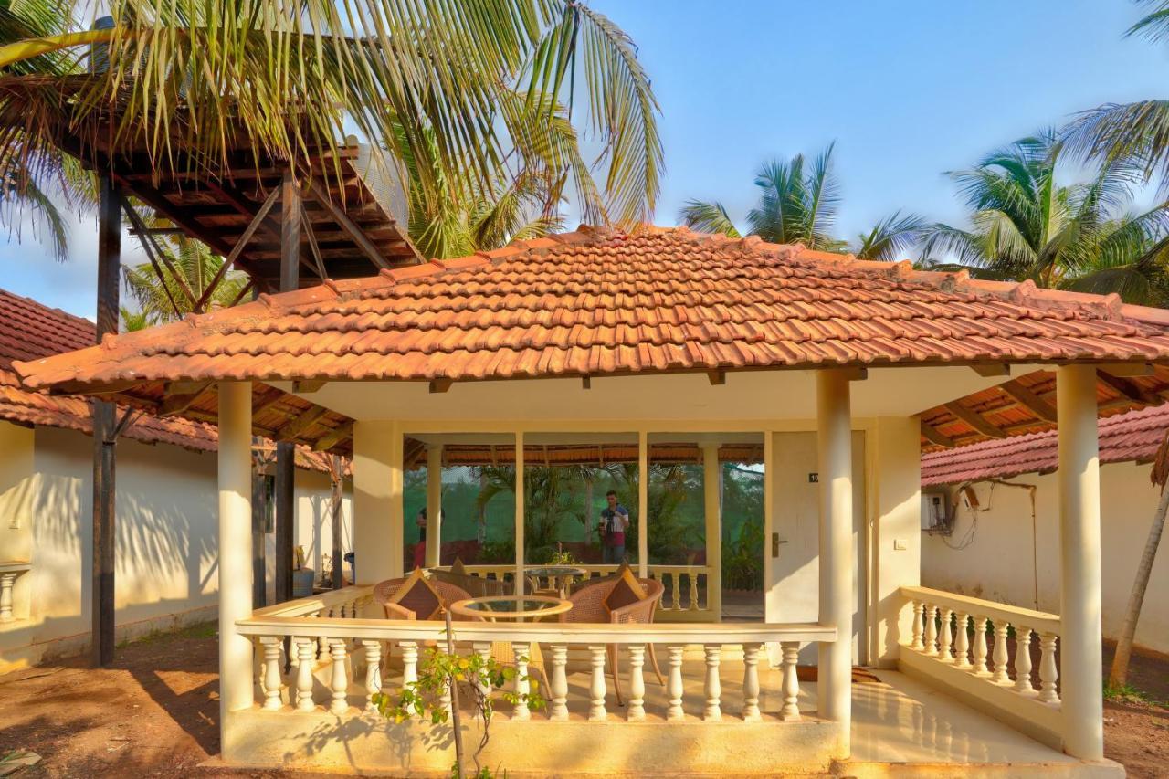 Morjim Holiday Beach Resort Exterior photo
