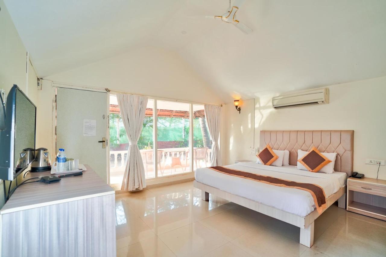 Morjim Holiday Beach Resort Exterior photo